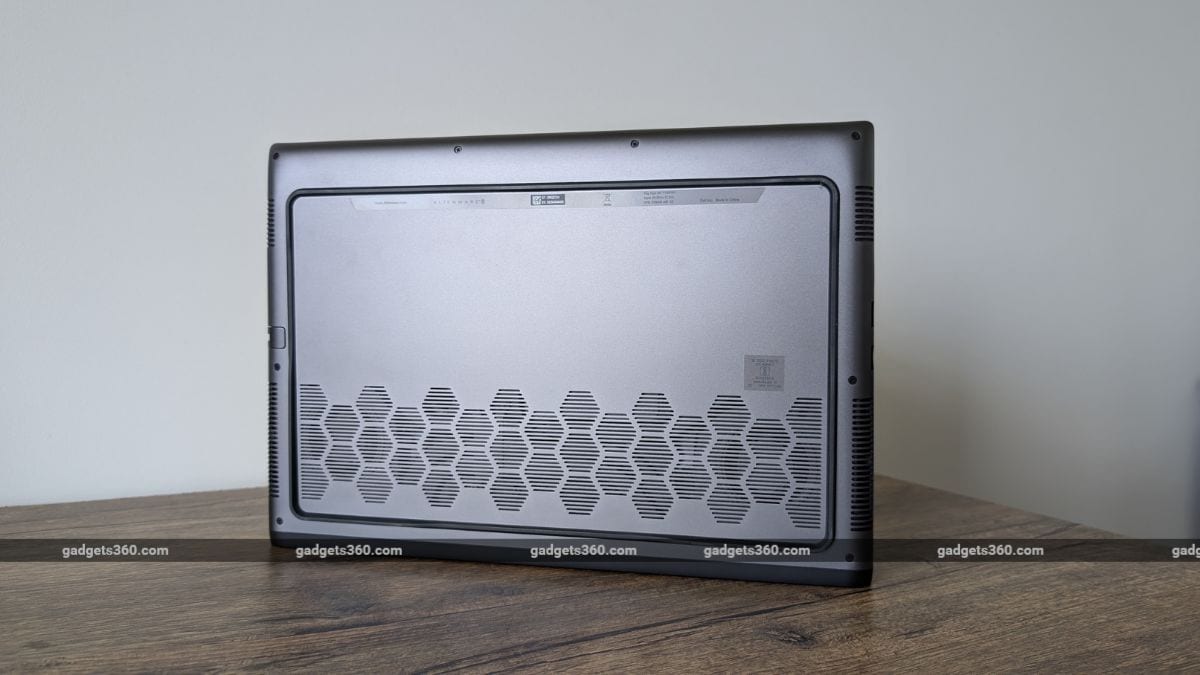alienware m16 r2 review3 AlienwareM16R2 Alienware